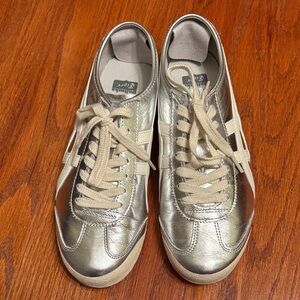 Lightly worn Onitsuka Tiger by Asics Silver and Cream Women's Sneakers in 8